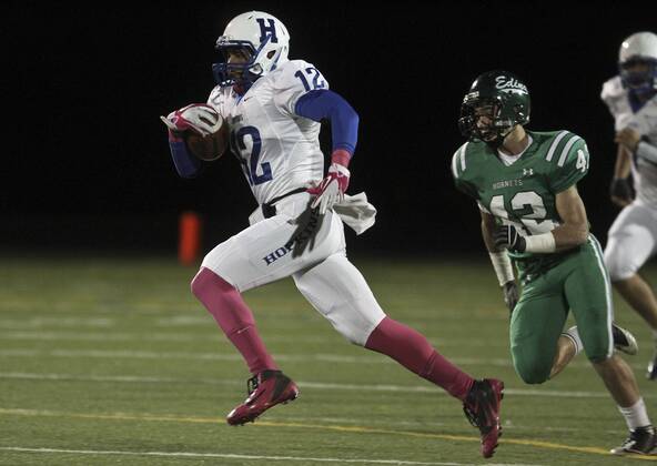 Oct. 25, 2011 - Edina, MN, U.S. - Hopkins Andre McDonald ran across the ...