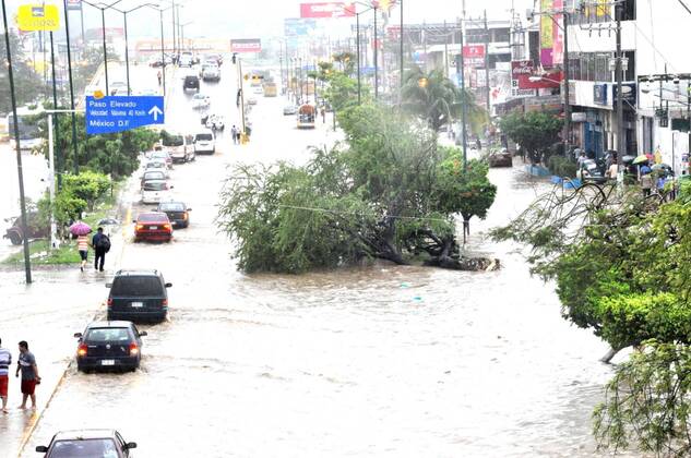 June 23, 2011 - Guerrero, Acapulco - Street intersection floded ...