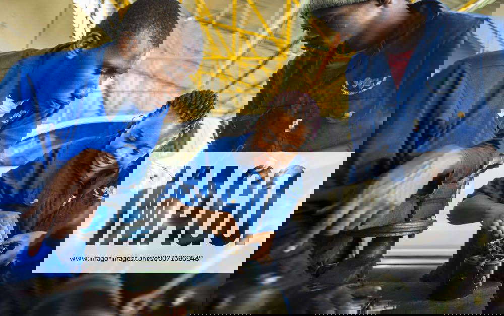 May 12, 2016 Windhoek, Namibia Students of the Automechanical