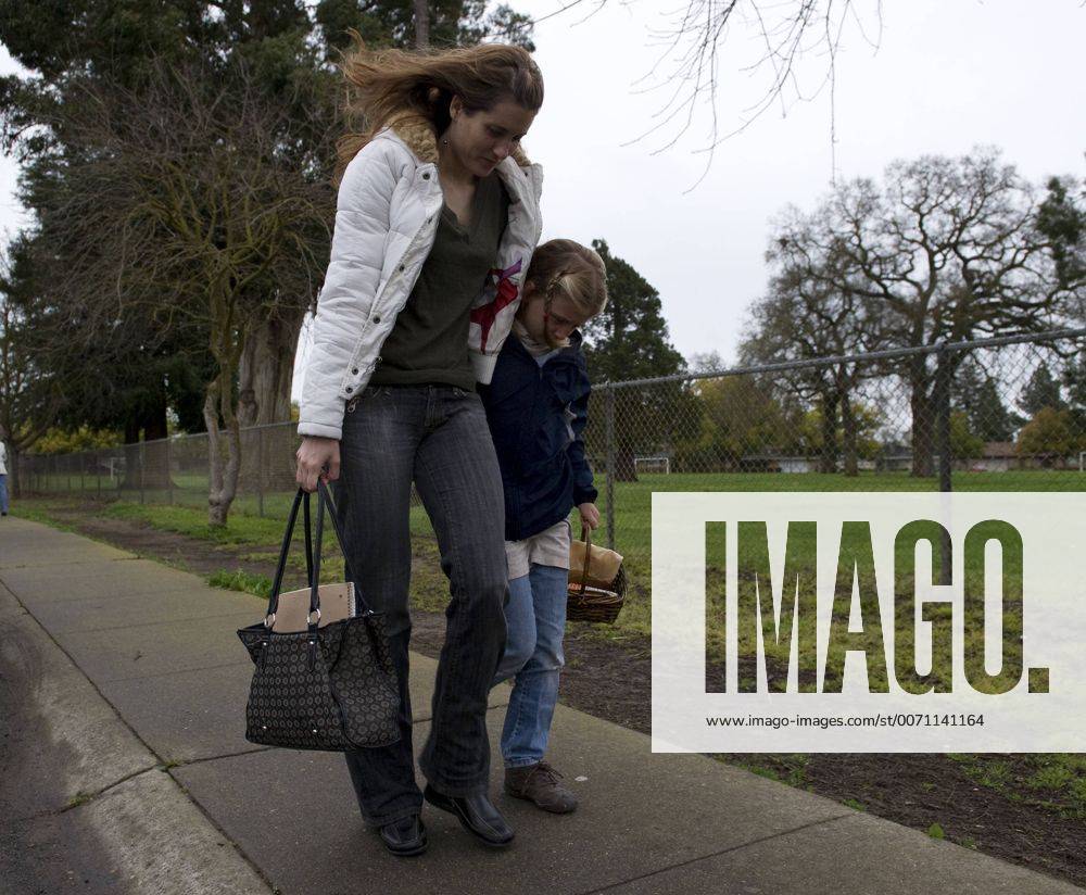 Mar. 24, 2011 - Sacramento, CA - Theresa Mata, left, drops off her ...