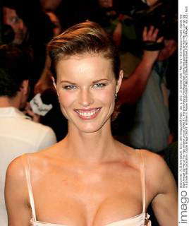 GQ nov 1998 メンオブザイヤー Eva　Herzigova Eva Herzigova arrives at the GQ Men Of The Year Awards, at
