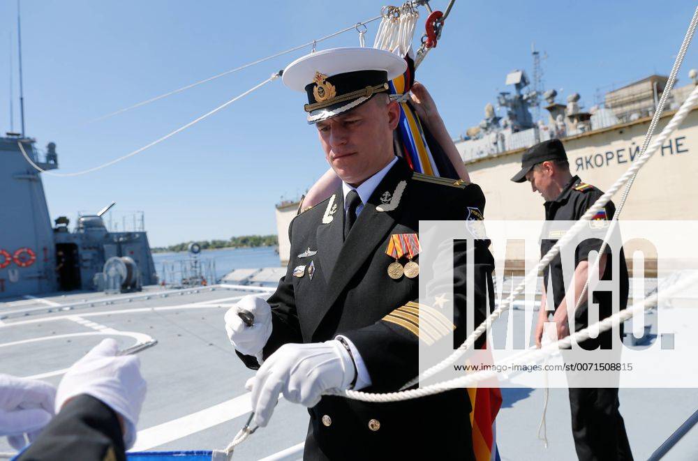 KALININGRAD, RUSSIA - JUNE 7, 2016: Admiral Essen frigate commander ...