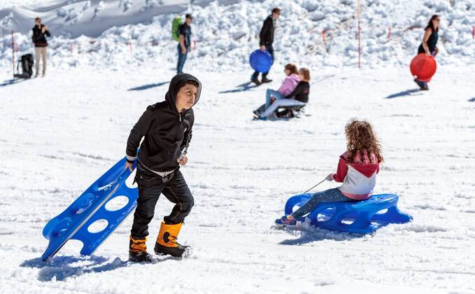 Kaprun THEMENBILD - Arabische Touristen am Kitzsteinhorn Gletscher beim ...