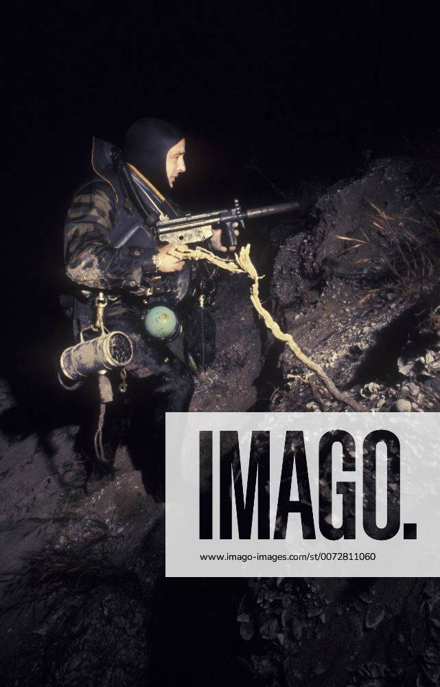 A Navy SEAL wearing Draeger LARV oxygen rebreather, Secumar lifejacket