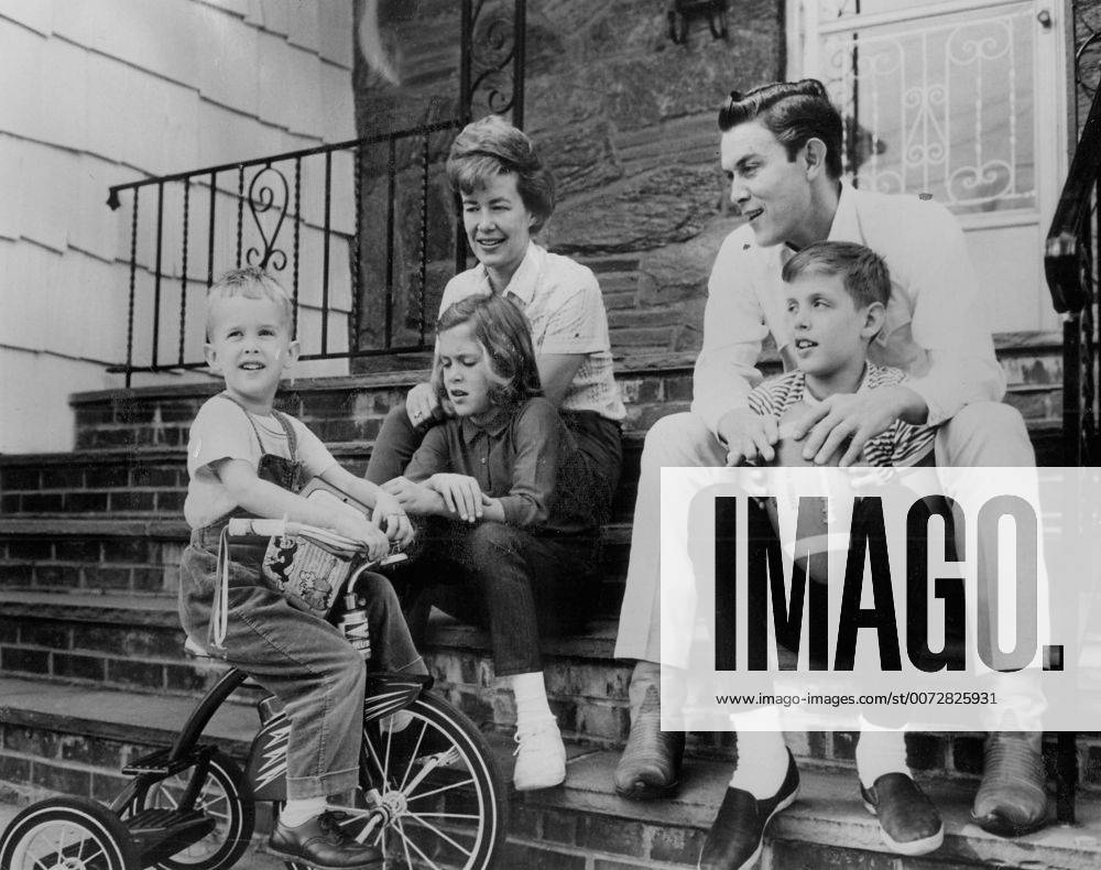 June 18, 2010 - JIMMY DEAN WITH HIS WIFE Sue Wittauer , older son Gary ...