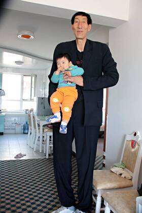 China's Bao reclaims title as world's tallest man