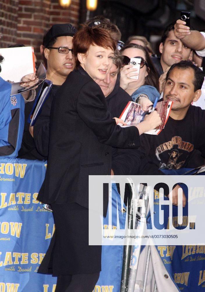 Oct 07, 2009 - New York, New York, USA - Actress CAREY MULLIGAN signs