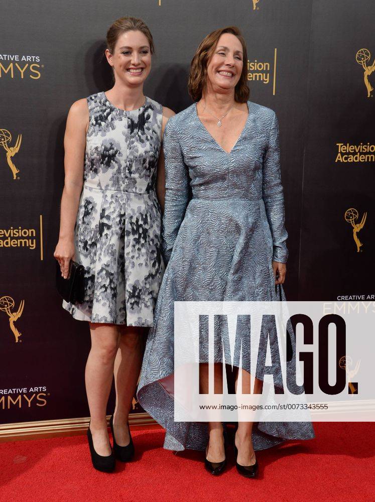 Actresses Zoe Perry And Laurie Metcalf Attend The Creative Arts Emmy Awards At Microsoft Theater In 2355