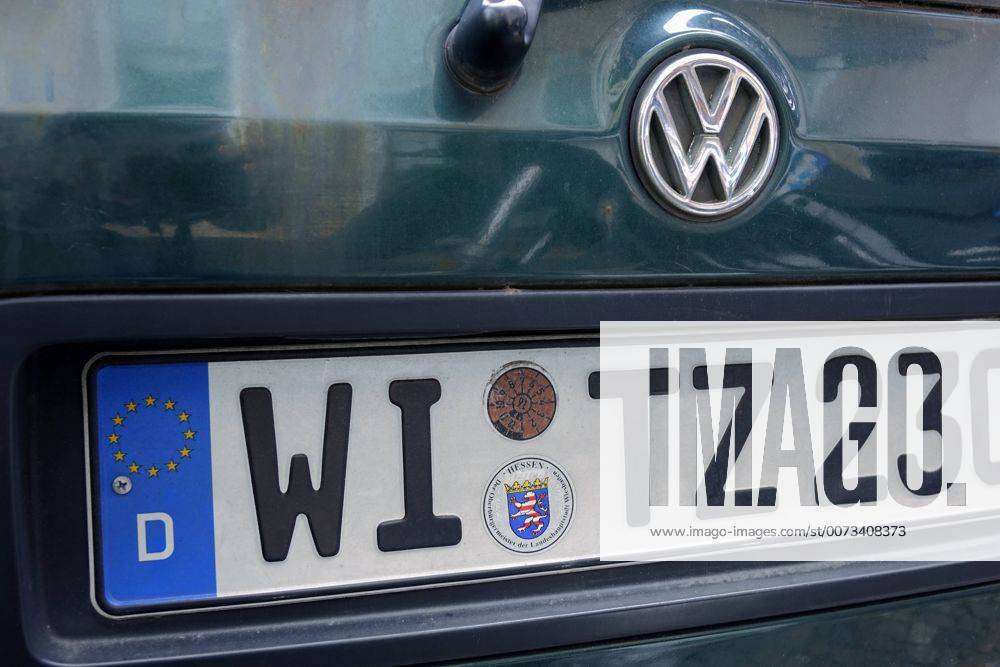 30.07.2016, Volkswagen und Nummernschild mit Witz, Auto