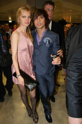 Novosibirskda mast fohishalarni sikishadi.