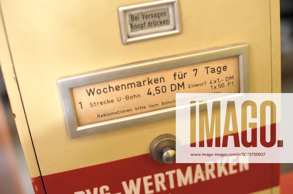Alter BVGFahrkartenautomat. Tag der Offenen Tür im Depot für