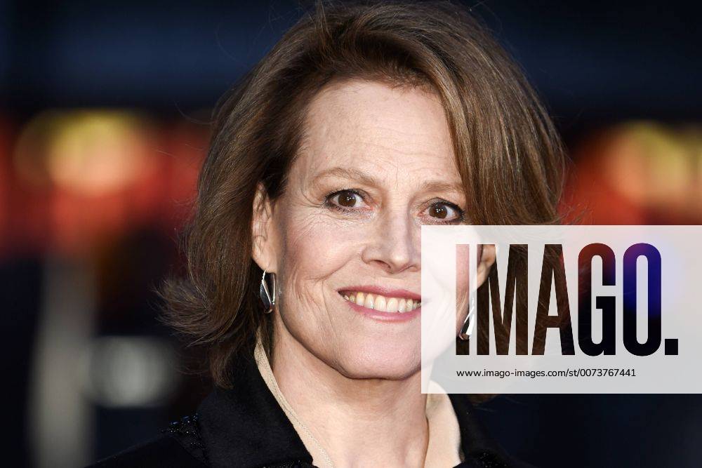 Sigourney Weaver bei der Premiere von A Monster Calls Sieben Minuten ...