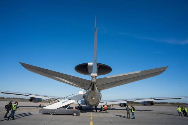 NATO AWACS Flugzeug in Vilnius An E-3A AWACS (Airborne Warning And ...