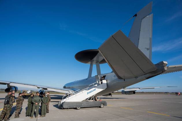 NATO AWACS Flugzeug in Vilnius An E-3A AWACS (Airborne Warning And ...