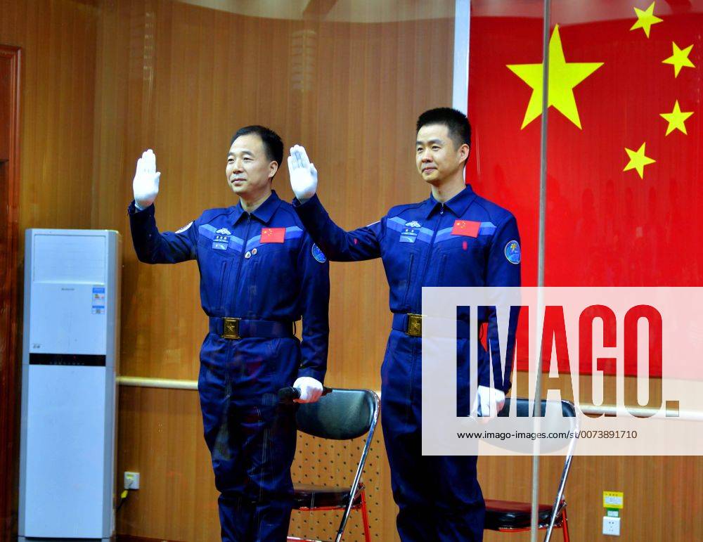 JIUQUAN, CHINA - OCTOBER 16: Chinese astronauts Jing Haipeng (L) and ...