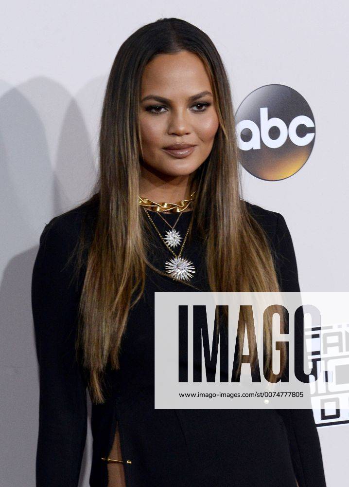 American Music Awards in Los Angeles: Chrissy Teigen ohne Slip auf dem ...