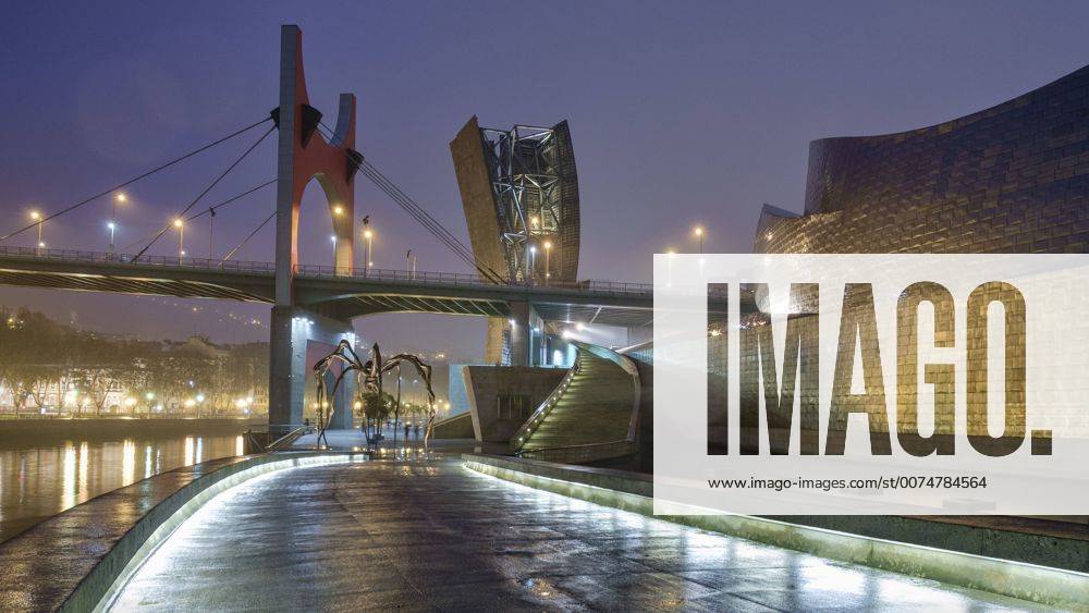 The Fog Sculpture, Maman and the Eye and the Arcos Rojos at the ...