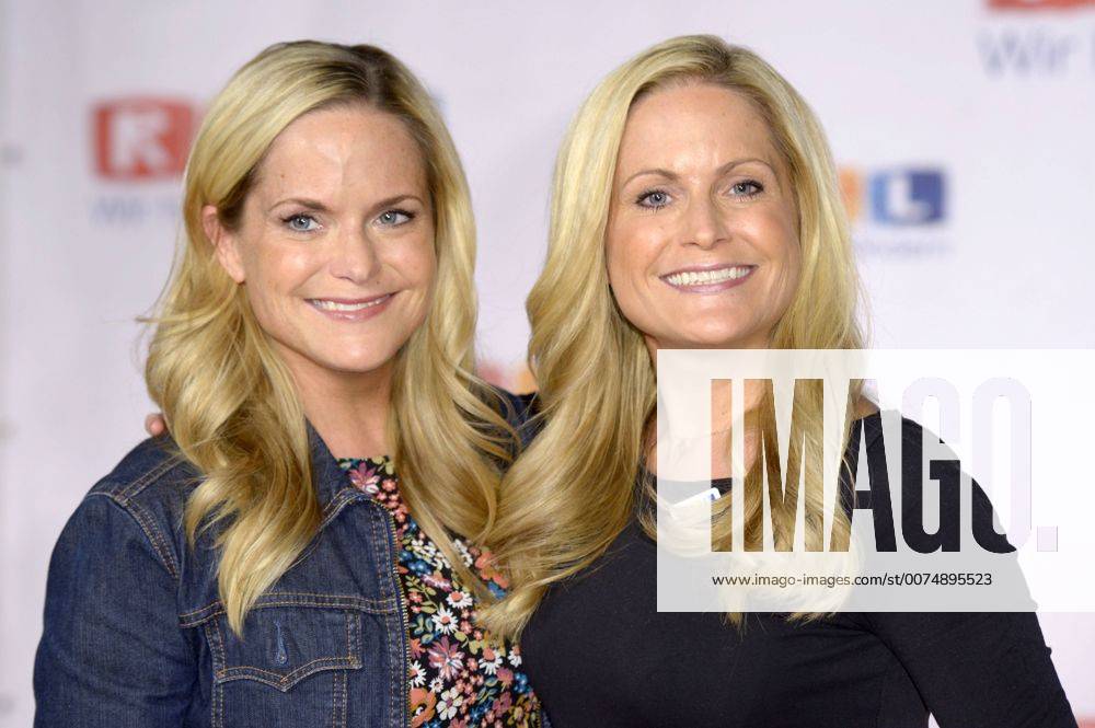 Kamera oldida yalangoch mashhurlar Togridan-togri parkda sperma bilan chayqaladi