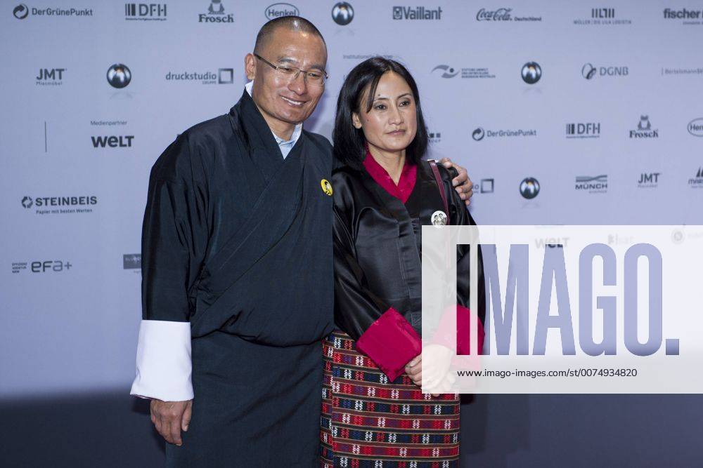 Lyonchhen TSHERING TOBGAY (li., Premierminister Bhutan) und seine