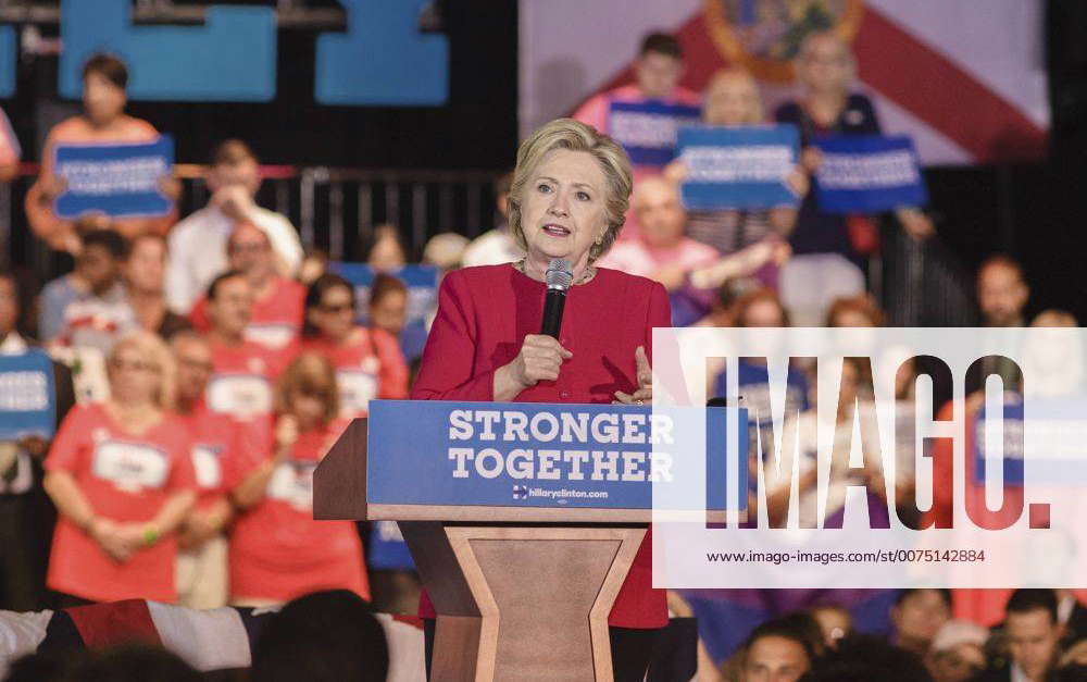 presidential-candidate-hillary-clinton-speaking-to-her-supporters-at