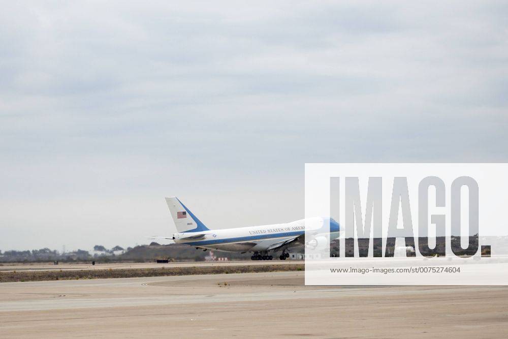 President Barack Obama leaving San Diego on Air Force One from MCAS