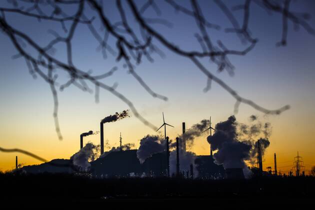 Die Ruhr Oel-Erdölraffinerien in Gelsenkirchen in den Abendstunden ...