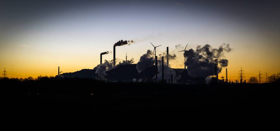 Die Ruhr Oel-Erdölraffinerien in Gelsenkirchen in den Abendstunden ...