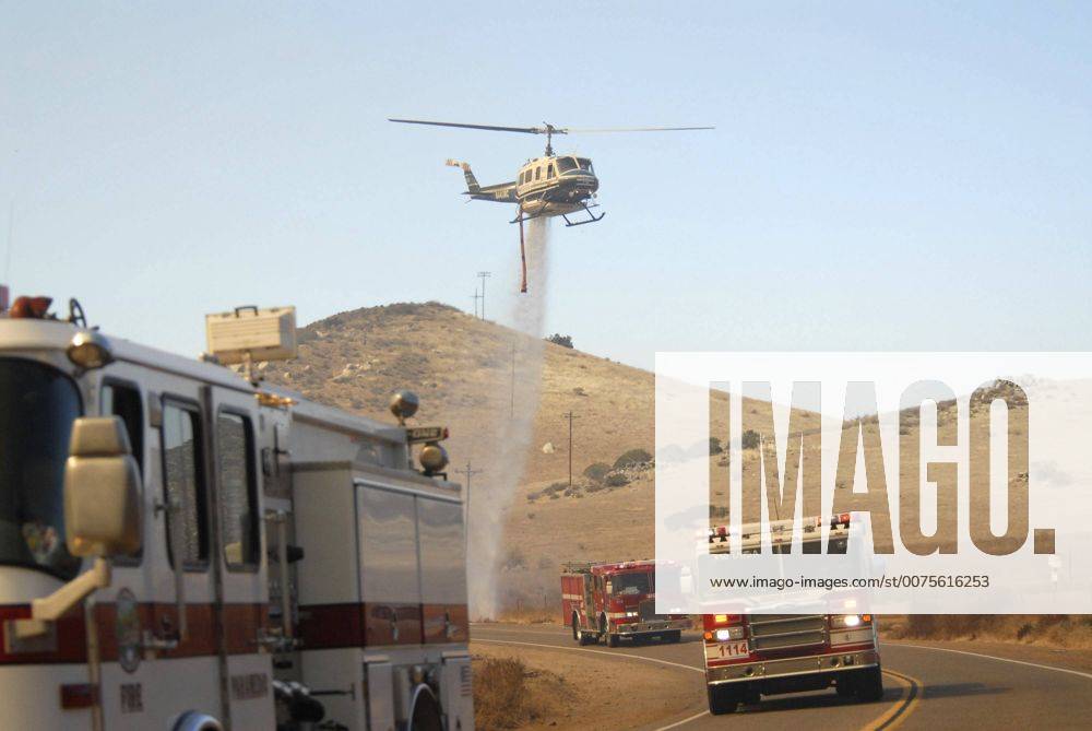 Oct 22, 2007 San Diego, CA, USA A firefighting helicopter mops up