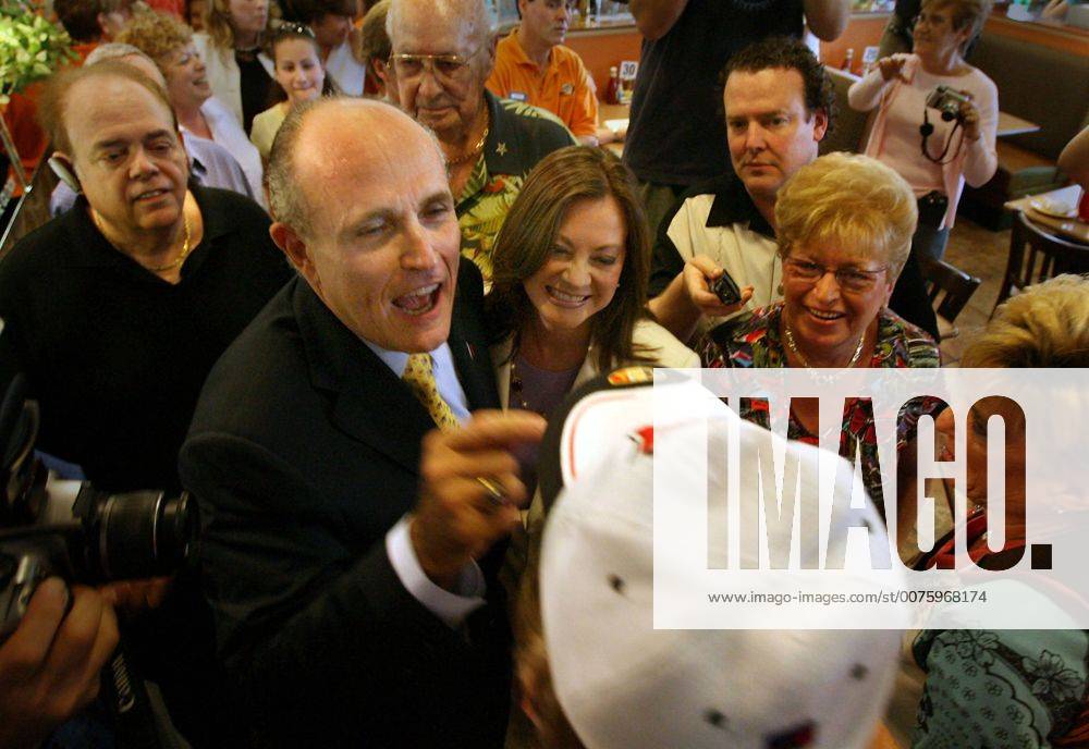 Feb 22 2007 Delray Beach Fl Usa Former New York Mayor Rudy Giuliani And Wife Judith Visited 0239