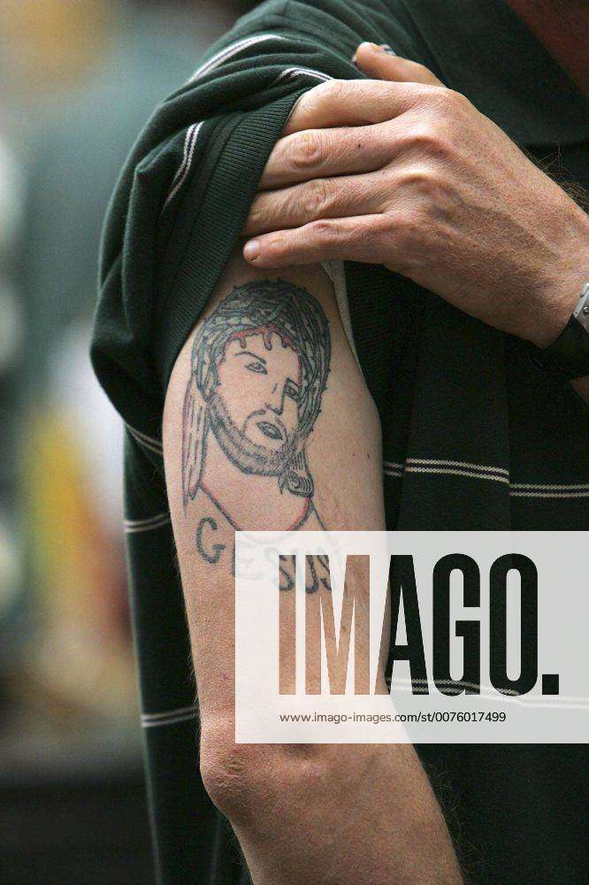 A gente AMA o MAR 🥰🏝 . . . . . #tattoo #tatuagem #tatuagemfeminina  #tattooideas #tatuagemdelicada #tatuagenspequenas #finelinetat... |  Instagram