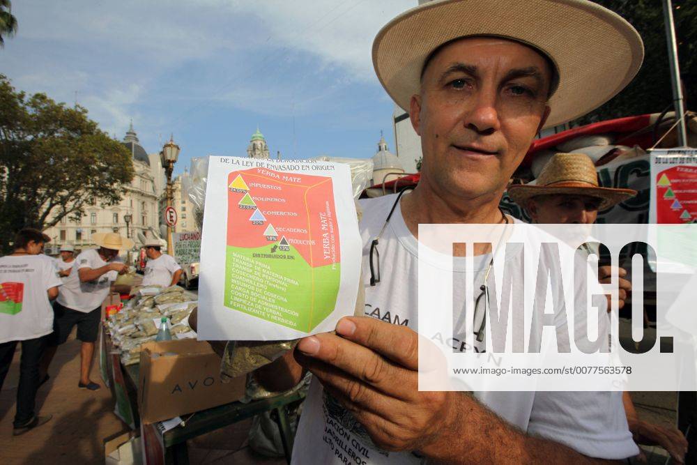 March 2, 2017 Yerba Mate producers protest at Plaza de Mayo