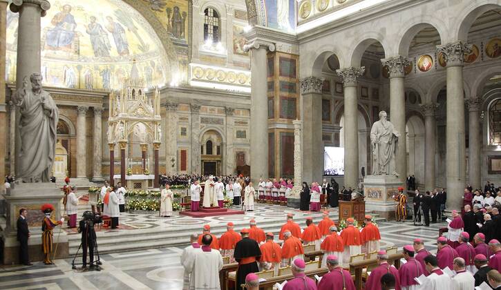 De Jan Rome Jan 25, 2010 - Rome, Italy - POPE BENEDICT XVI attends the celebration ...