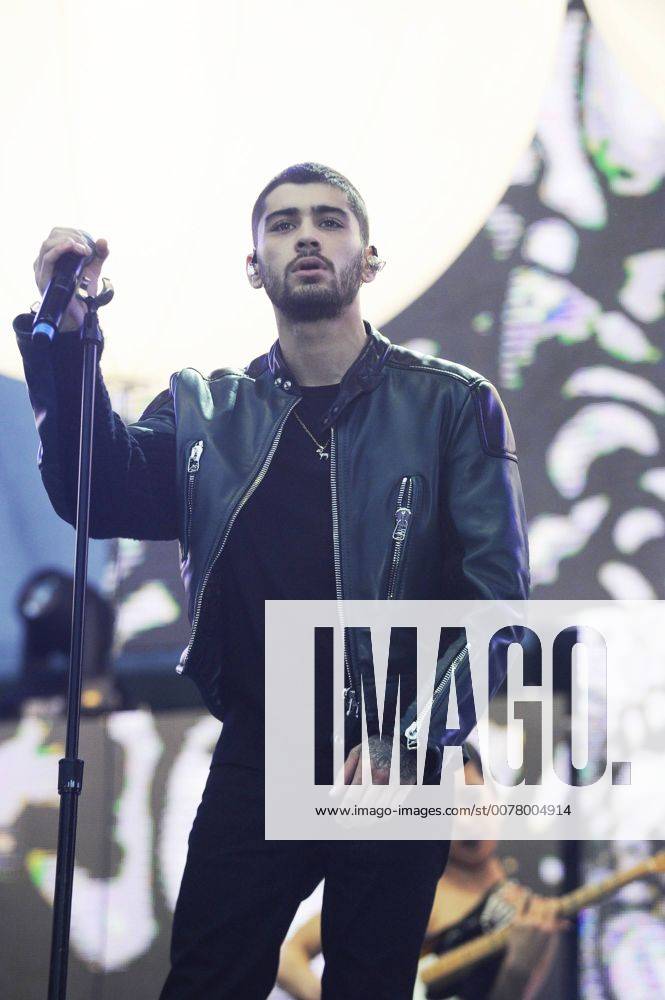 Zayn Malik Performs At 1027 Kiis Fms Wango Tango 2016 At The Stubhub Center On May 14 2016 In 