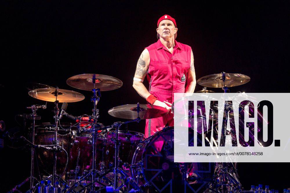 April 14, 2017 - Atlanta, Georgia, U.S - Drummer CHAD SMITH of Red Hot ...