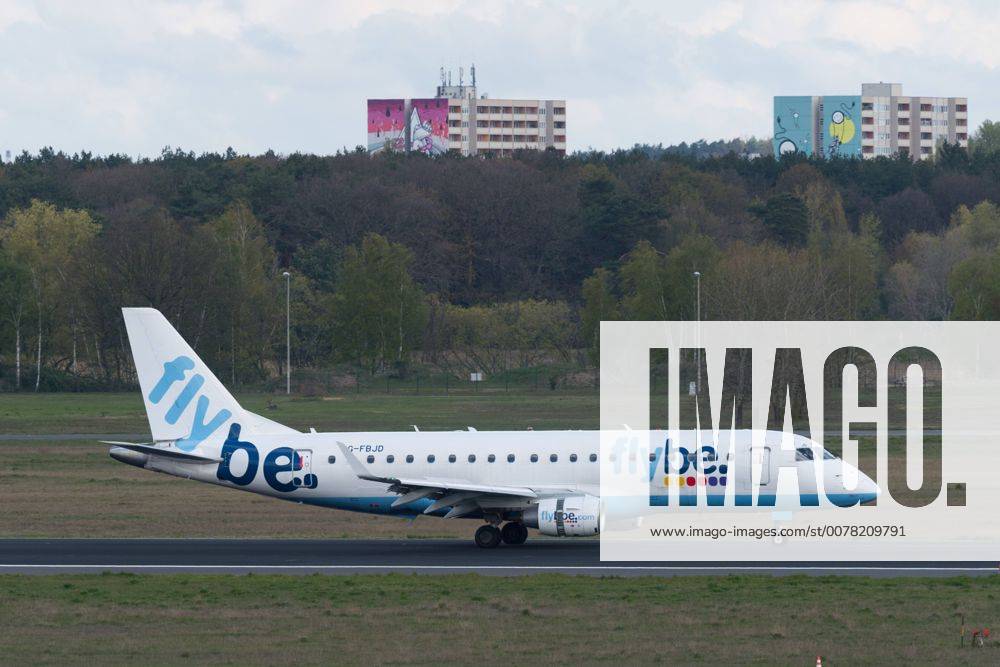 Berlin G-FBJD Flybe Embraer ERJ-175 - cn 17000329, beim Start vom ...