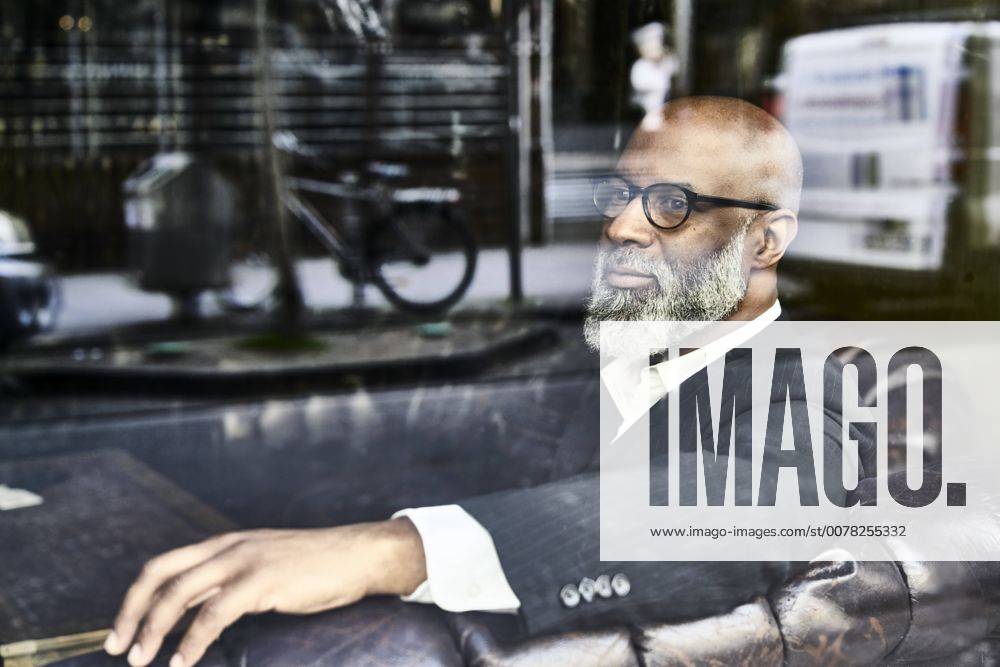 Mature businessman sitting in armchair, thinking model released Symbolfoto Y