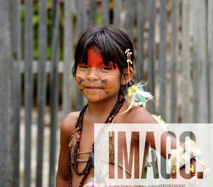 Mädchen vom Stamm der Pataxó Indianer, Porto Seguro, Bahia, Brasilien ...