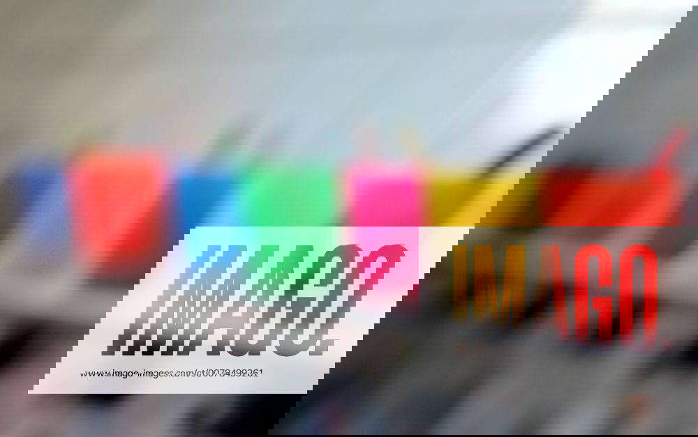 Zahnputzbecher in einer Montessori Kita in Berlin . Montessori