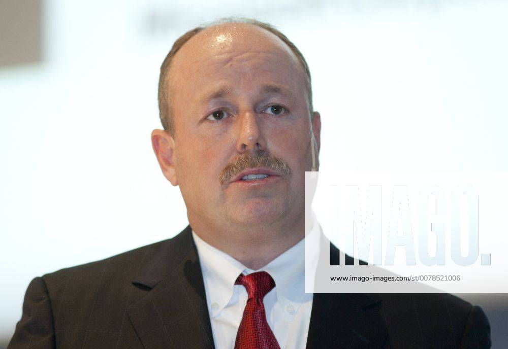 B. Kevin TURNER , Chief Operating Officer, Microsoft . Hannover ...