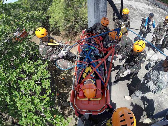 Disaster Rescue Ph NUEVA ECIJA, Soldiers from the Armed Forces of the Philippines prepare ...