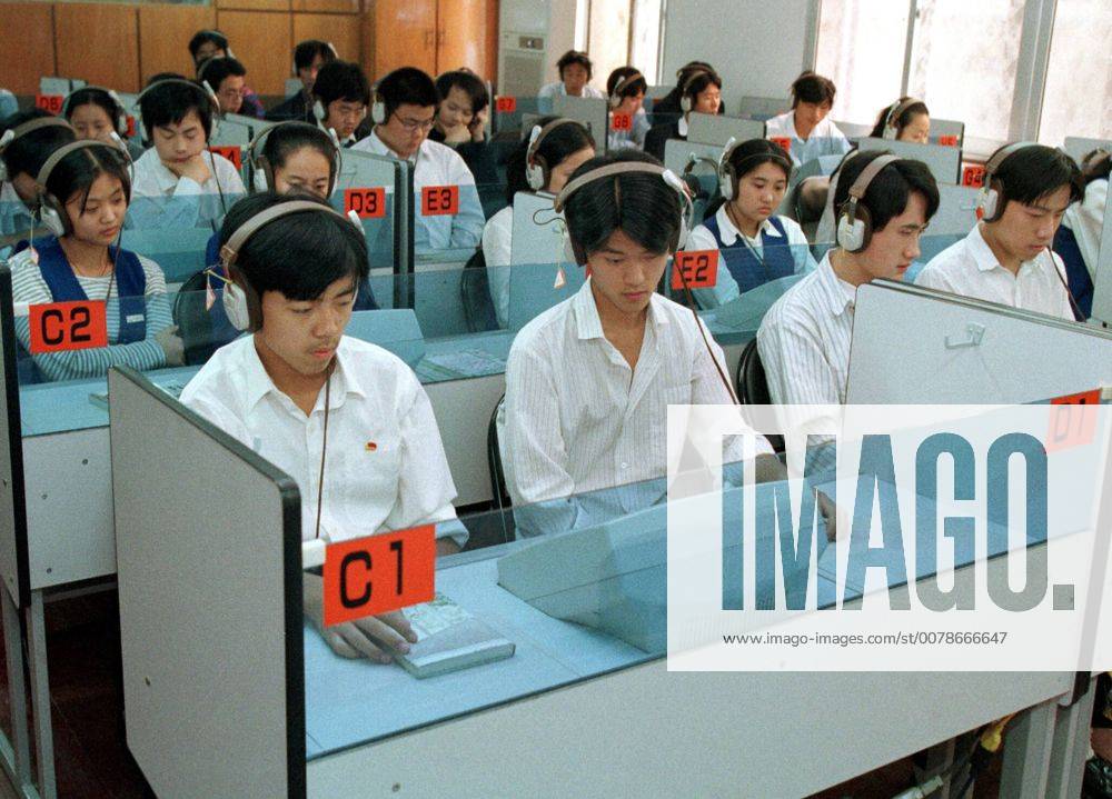 Shanghai, Sprachlabor in einer Berufsschule, das Erlernen von ...