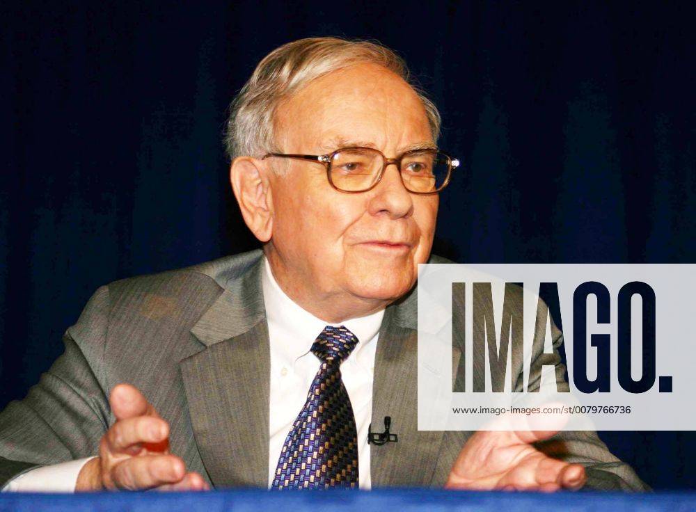 June 26, 2006 - New York, New York, U.S. - K48440WR.Warren Buffet Has ...