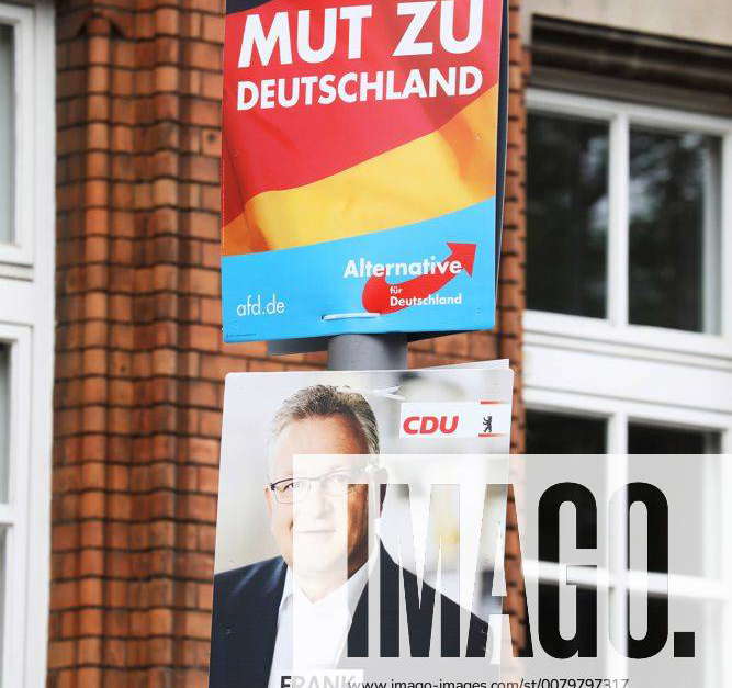 Wahlplakate zur Bundestagswahl 2017 in Berlin-Mitte am 11.08.2017 ...