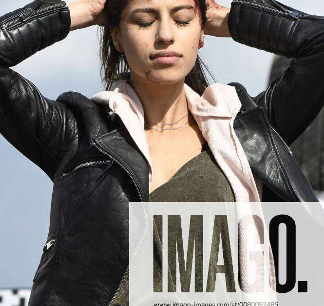 Gizem Emre bei Dreharbeiten am Set der Episode Freier Fall aus der RTL TVSerie Alarm für Cobra 11 Gizem Emre bei Dreharbeiten am Set der Episode Freier Fall aus der RTL TVSerie Alarm für Cobra 11