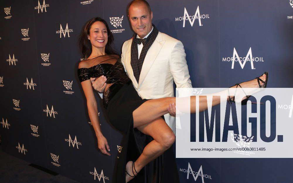 NEW YORK NY NOVEMBER 10 Cristen Barker and Nigel Barker at the Humane