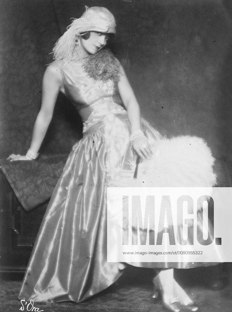 Improved Victorian fashion on the Lido . Signorina Emmy Mogliani , the