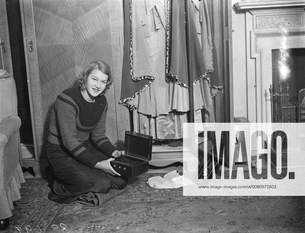 Cat burglar s £7,000 jewel haul at London house . A cat burglar who