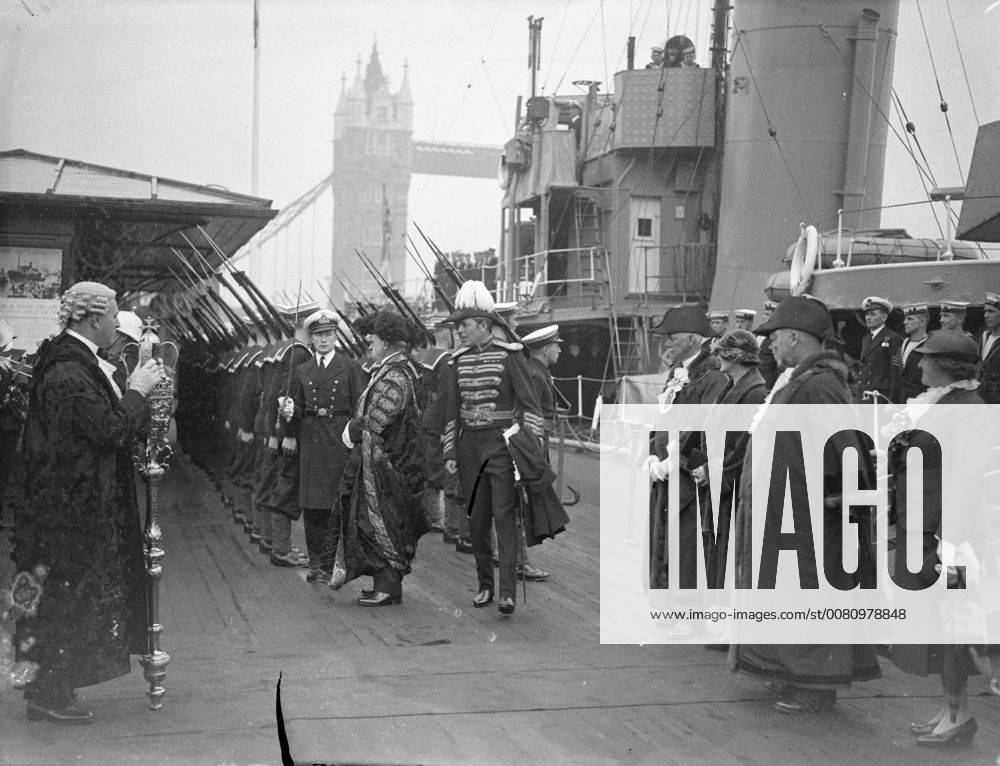 Lord Mayor embarks on destroyer in pool opening Chatham Navy week