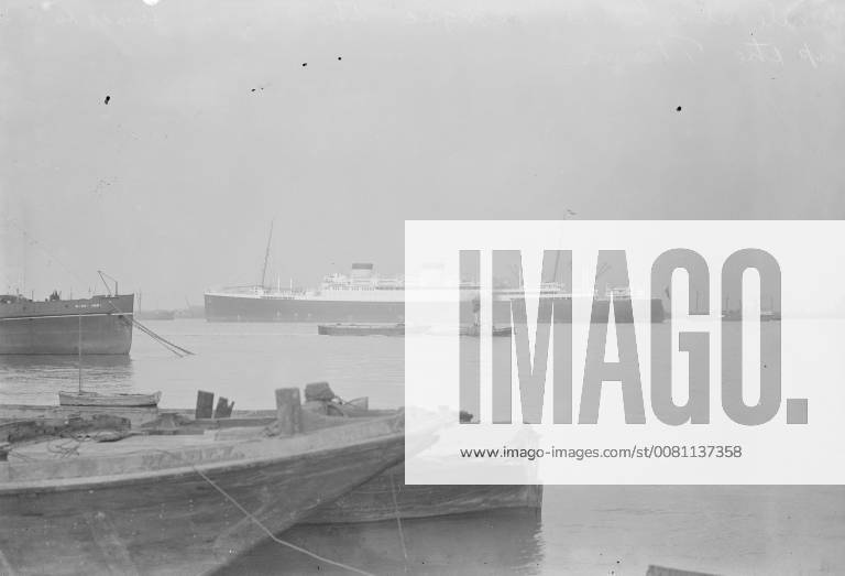 White Star Line SS Georgic , the largest liner to go up the Thames ...