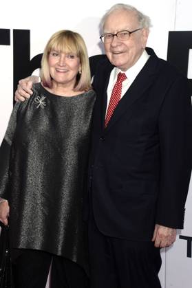 Warren Buffett with daughter Susan Alice Buffett at the premiere of the ...